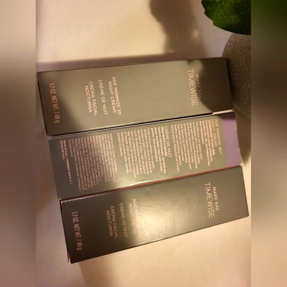 $90/ 2 Age Minimize 3D Night Cream and 1 Age 3D Day cream/ Oil Skin - Picture 2 of 3